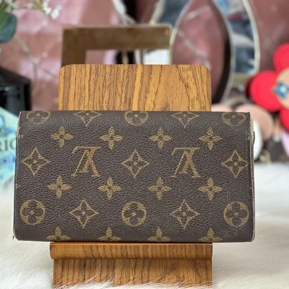 Authentic LOUIS VUITTON MONOGRAM PORTEFEIULLE SARAH LONG BIFOLD WALLET